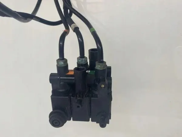Land Rover Luchtveringmodule OEM 946409 image 3