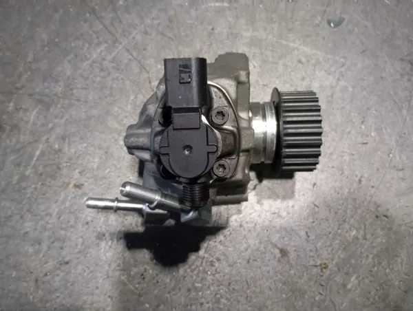 Ruiskutuspumppu OEM 33100-2U000 Kia 1.6 CRDi:lle image 2