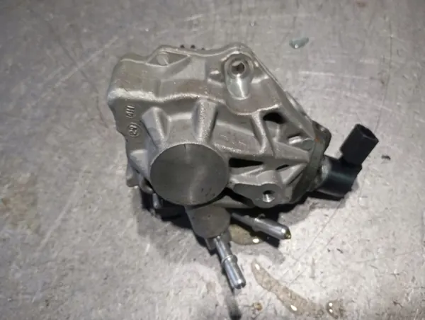 Ruiskutuspumppu OEM 33100-2U000 Kia 1.6 CRDi:lle image 3