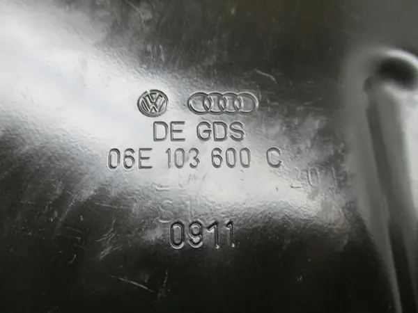 Audi Q7 A4 3.0 TFSI Oljetank 06E103600C image 5