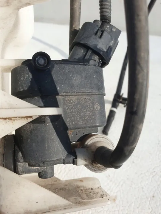 Réservoir lave-glace avant OEM 98610A2100 pour Kia Ceed II image 7