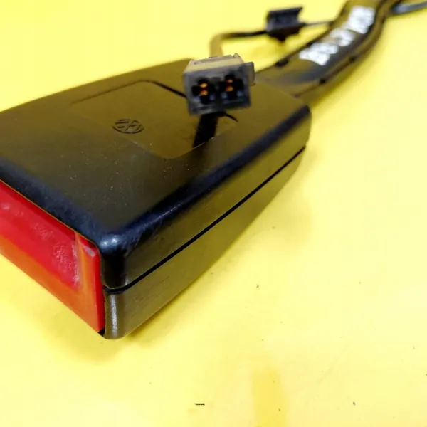 Hebilla de cinturón de seguridad delantera izquierda Volkswagen Passat B6 image 4