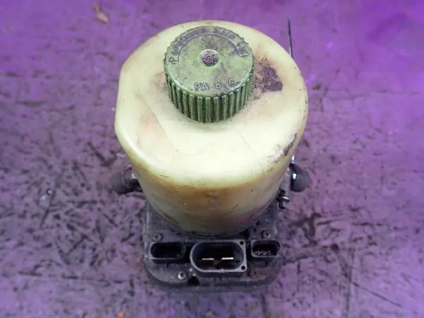 VW POLO IV 9N 06-09 1.4 Bomba de direção assistida 6R0423371 image 4