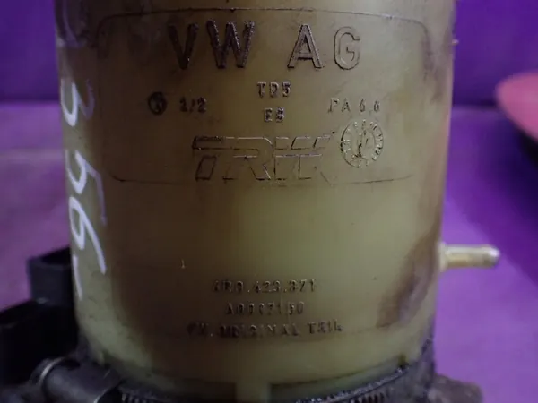 VW POLO IV 9N 06-09 1.4 Bomba de direção assistida 6R0423371 image 7