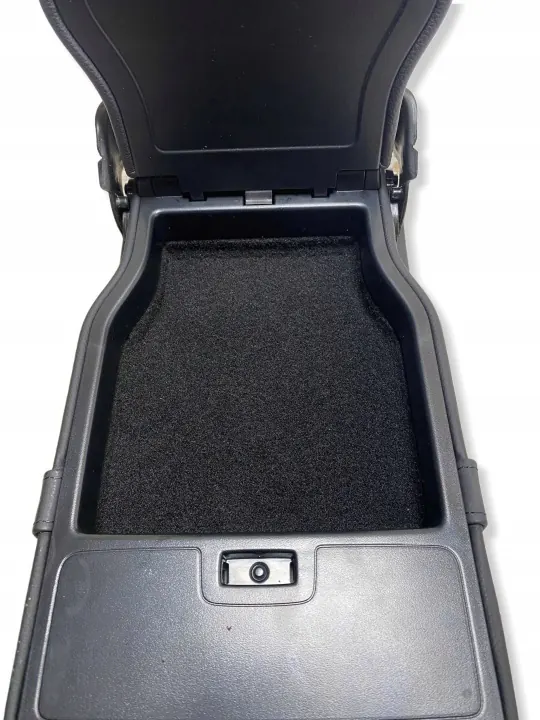 Accoudoir arrière Mercedes-Benz OEM 13056716 pour E W213 image 8
