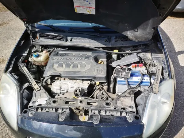 Fiat Bravo Pakoputken keräin OEM 55217375 1.6L 2008 image 8