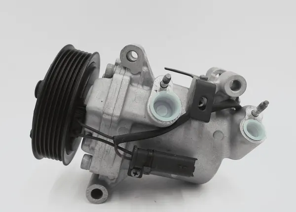 Compresseur de Climatisation Citroen C3 Peugeot 301 Usagé image 2