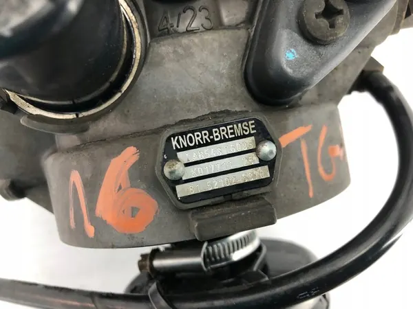 Vanne de dessiccateur d'air MAN TGM TGX TGS EURO 6 LA8543 OEM 81521026370 image 6