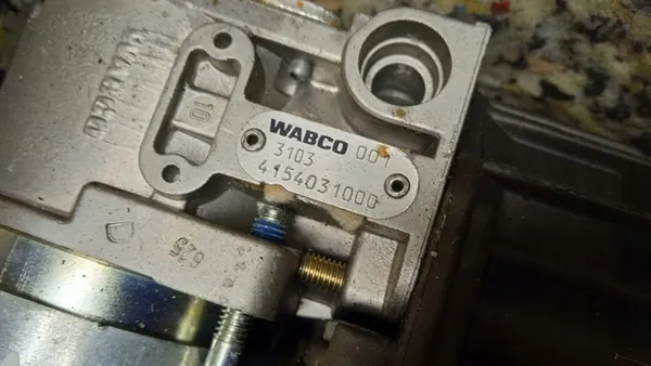 BMW E53 Air Suspension Pump 3.0D image 5