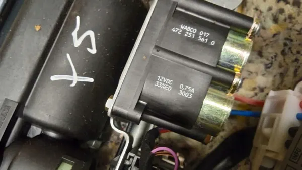 BMW E53 Air Suspension Pump 3.0D image 6