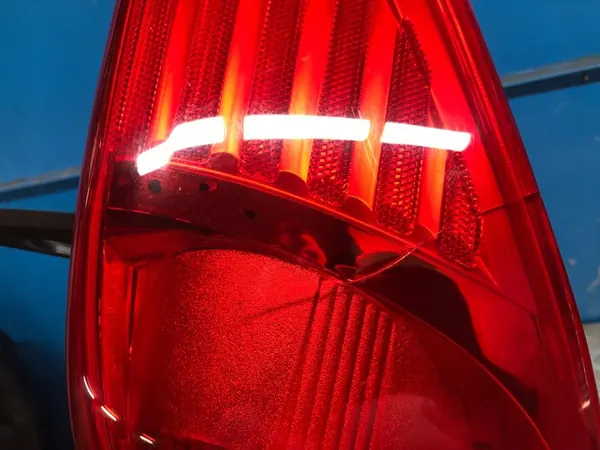 Nissan Tiida C11 Lámpara Trasera Derecha 26550EM00A image 8