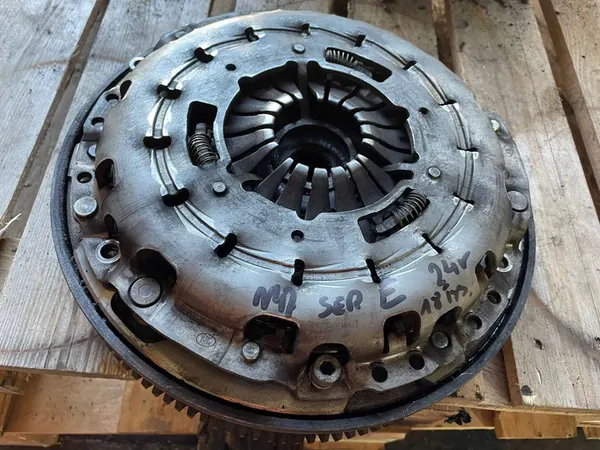 Conjunto de embreagem completo BMW 5 F10 F11 2011 OEM 21207638349 image 2