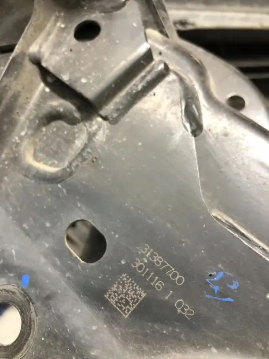 Patines traseros Volvo S90/V90 OEM 31387700 - Usado image 3