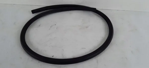 Volvo XC60 II tuulilasin tiiviste OEM 1206089432 image 4
