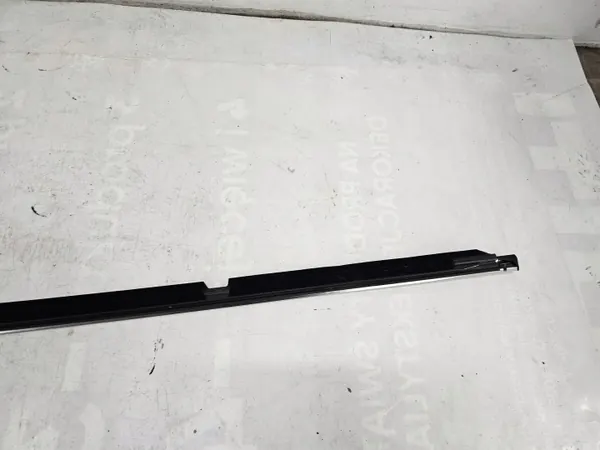 Mercedes W204 Taka-Oikea Oven Kaavin Nauha OEM A2047351665 image 10