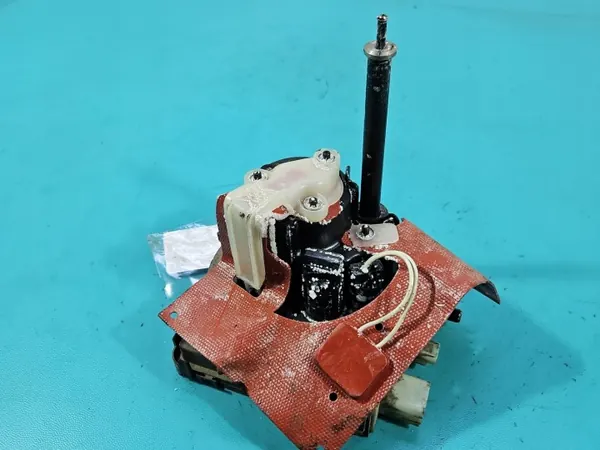 Renault OE Pump OEM 237G00284R Used Condition image 2