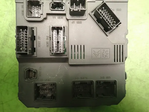 Begagnad BSI-modul OEM 9648715480 för Citroen C3 image 8