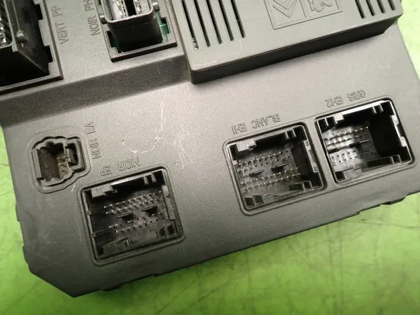 Begagnad BSI-modul OEM 9648715480 för Citroen C3 image 9