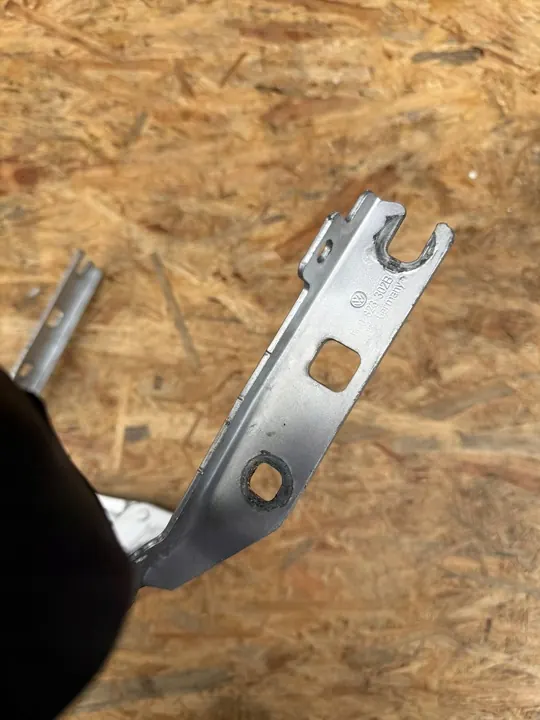 VW Golf VI 2008-2013 Bisagra de capó derecha 5K0823302B image 6