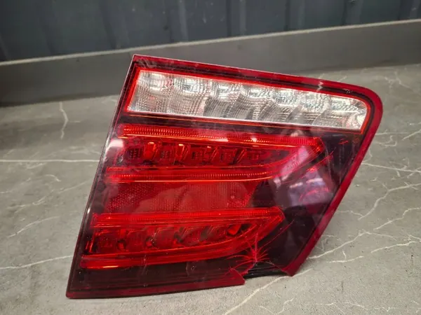 Lampe de coffre Mercedes W212 OEM A2129062203 Droite image 2