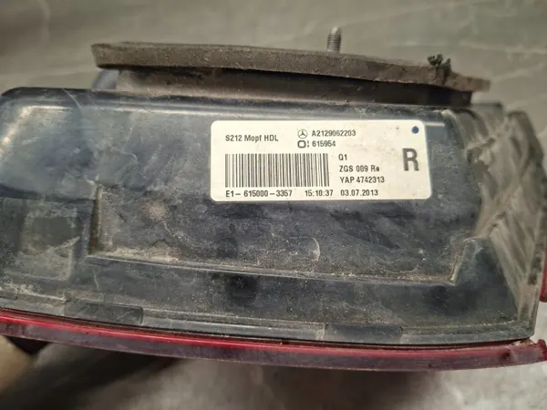 Lampe de coffre Mercedes W212 OEM A2129062203 Droite image 5