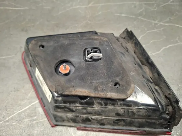 Lampe de coffre Mercedes W212 OEM A2129062203 Droite image 6