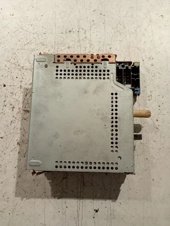 Renault Megane II CD-Player OEM 8200256141 image 3
