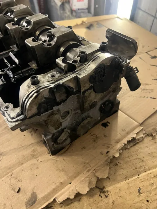 Culasse VW Touareg 5.0TDI OEM 070103373a image 5