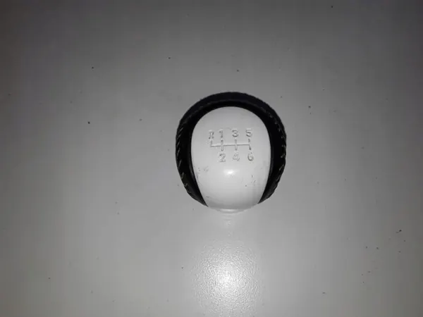Pomo de mudanças Toyota Yaris OEM PA-340 - Usado image 2