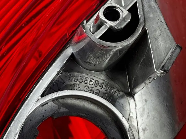 Faros antiniebla derecho Renault Megane III image 4