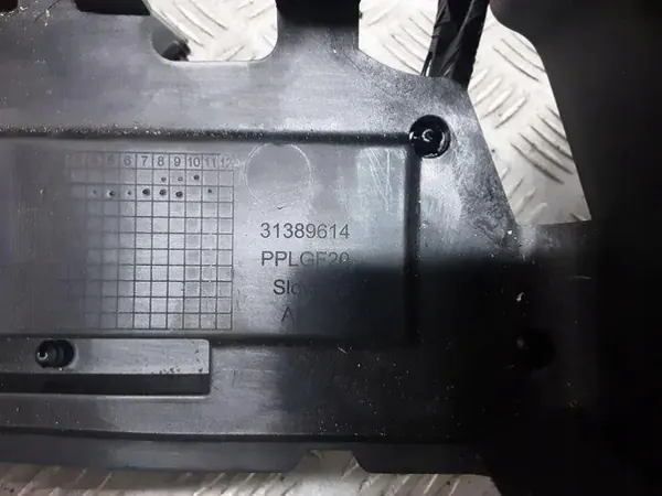 Reposabrazos Volvo S90 OEM 31389614 - Usado image 3