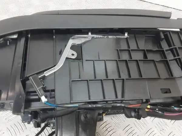 Reposabrazos Volvo S90 OEM 31389614 - Usado image 8