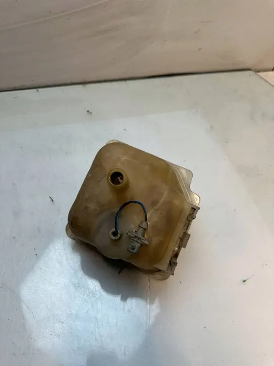 Volvo 850 2.0 Bensin Expansionsbehållare 9141095 image 3