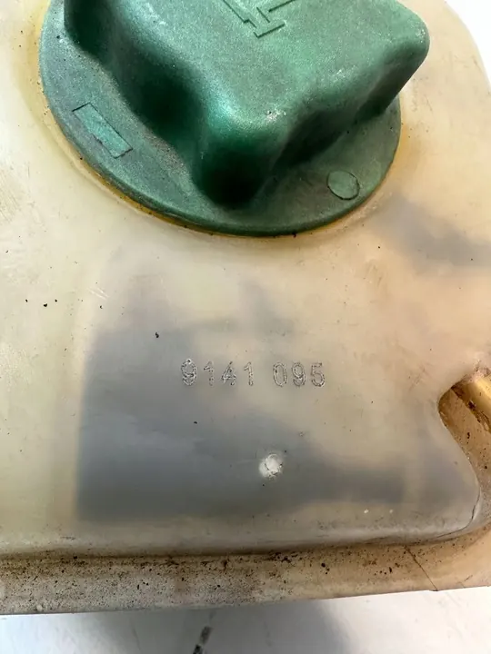 Volvo 850 2.0 Bensin Expansionsbehållare 9141095 image 5