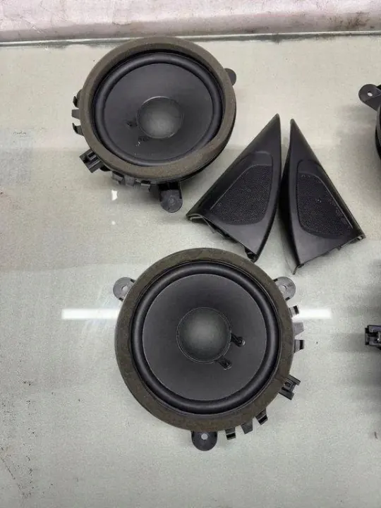 Volvo V60 Soundsystem OEM 30657445 - Gebraucht image 3