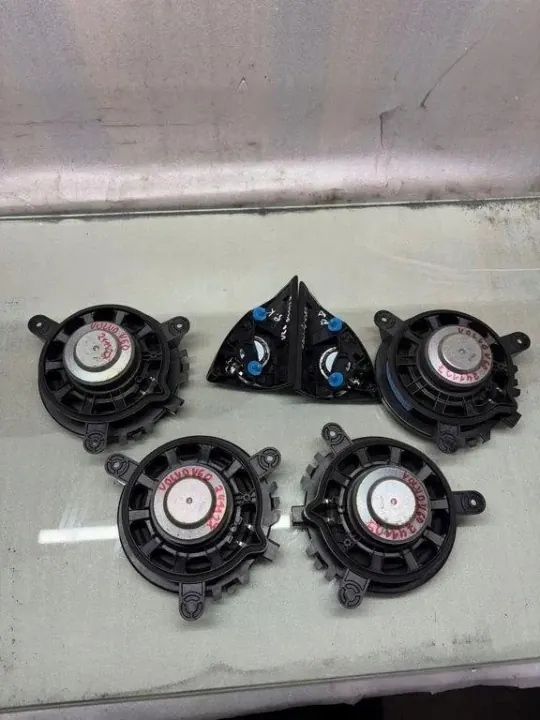 Volvo V60 Soundsystem OEM 30657445 - Gebraucht image 4