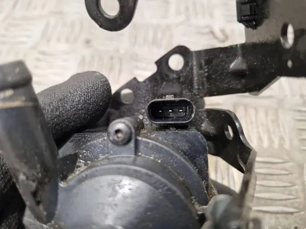 Pompe à eau Peugeot RCZ 2013 OEM 704386000 image 4