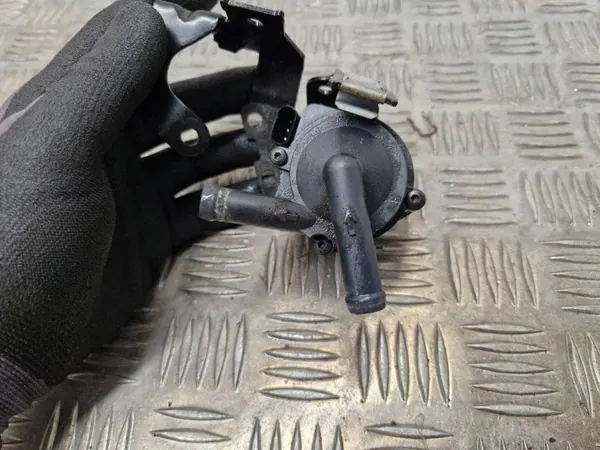 Pompe à eau Peugeot RCZ 2013 OEM 704386000 image 5