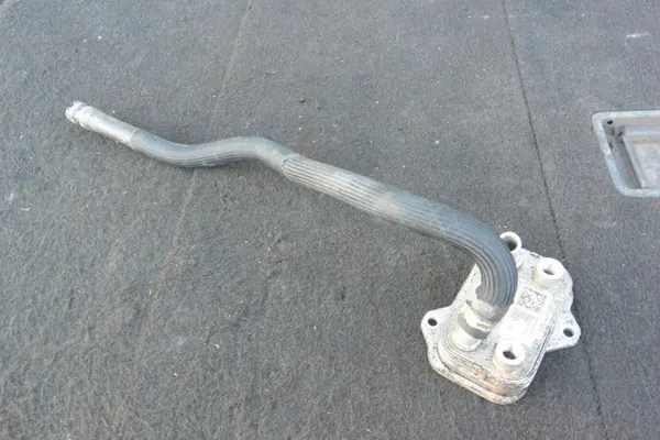 Maserati Oljekylare OEM 670005811 - Begagnad image 4