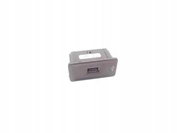 Port USB OEM 3G0035222 pour VW Caddy IV Fourgon 2016 image 2