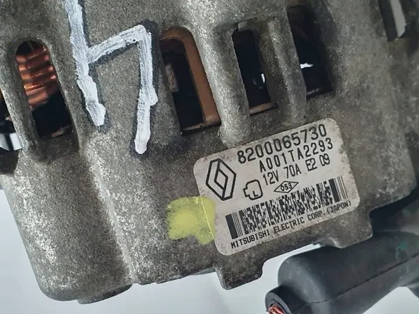 Renault Clio III 2011 Alternator 8200065730 image 10