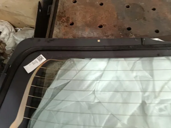 Vitre de hayon Hyundai OEM 87110-N7000 - Occasion image 10