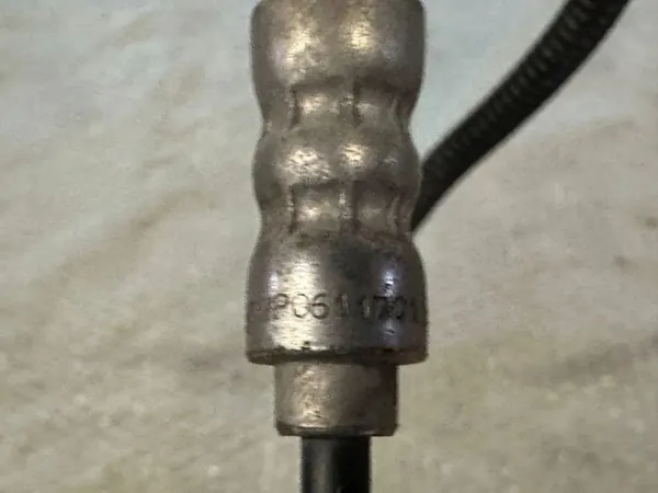 VW Bromslangar OEM 7P0611701 för Touareg 3.0L 2012 image 3
