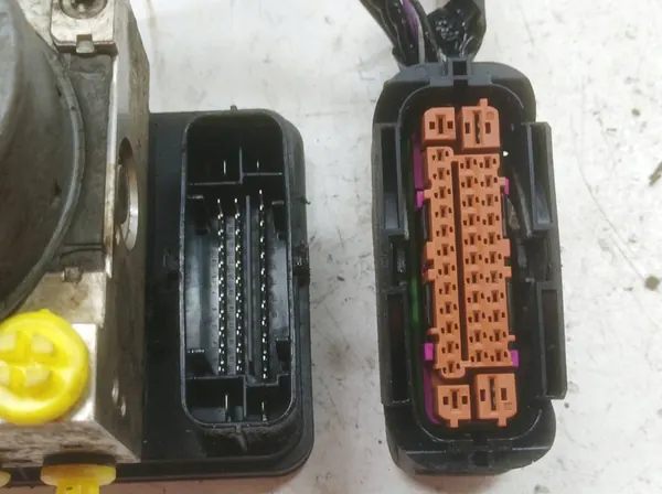 Pompe ABS Suzuki Grand Vitara I (1998-2006) EY16-2C405-AD image 4