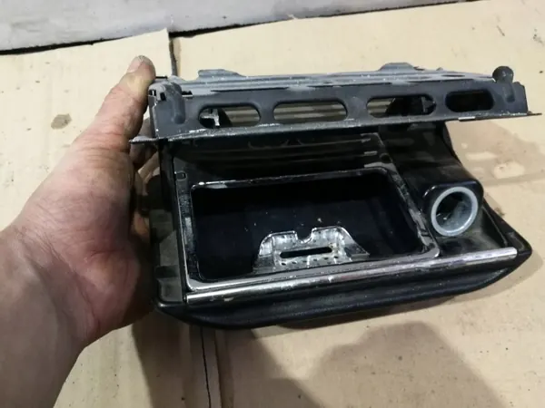 Voorasbak OEM Popielniczka przednia Mercedes W201 image 3