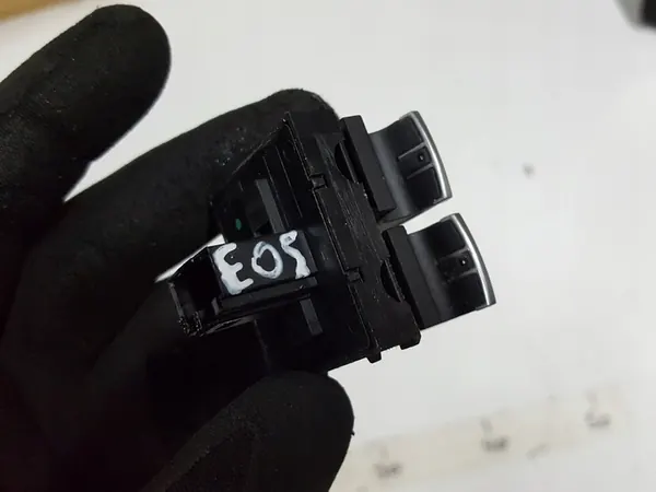 Fensterschalter Volkswagen OE 5K3959857A image 2