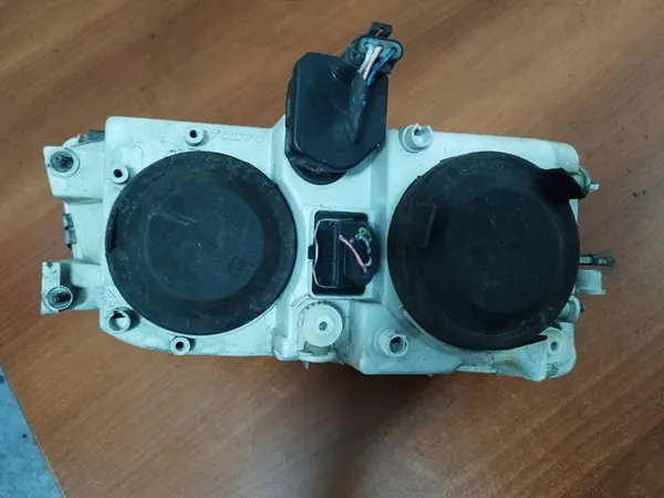 Vasen etuvalo Volvo V40 I image 3