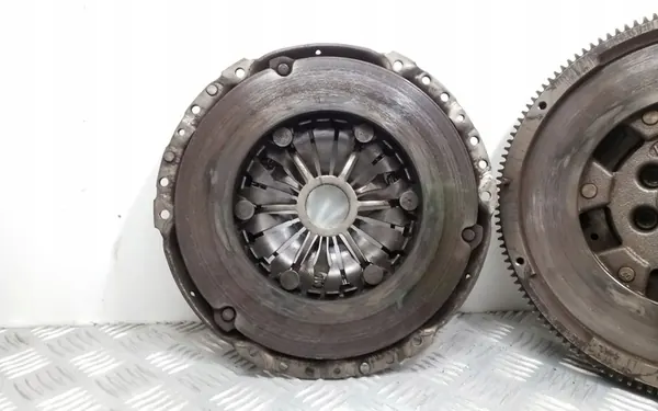 Conjunto de embreagem Skoda Yeti 2011 03L105266BM image 5