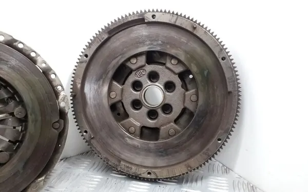 Conjunto de embreagem Skoda Yeti 2011 03L105266BM image 6