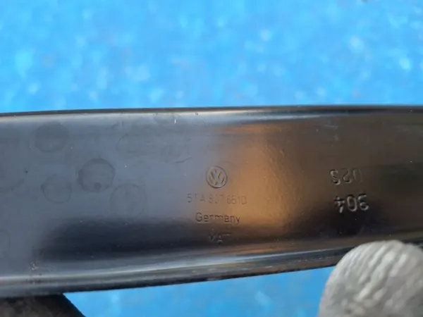 Etupuskuri VW Touran II image 3